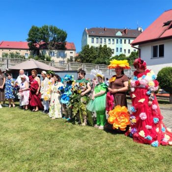 Piknik integracyjny „Otuleni kwiatami”